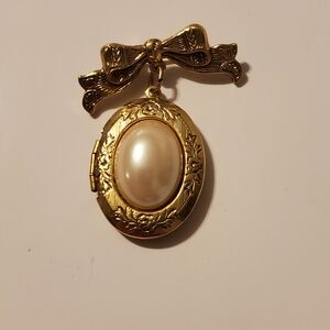 Vintage 1928 Gold and Pearl Locket Brooch